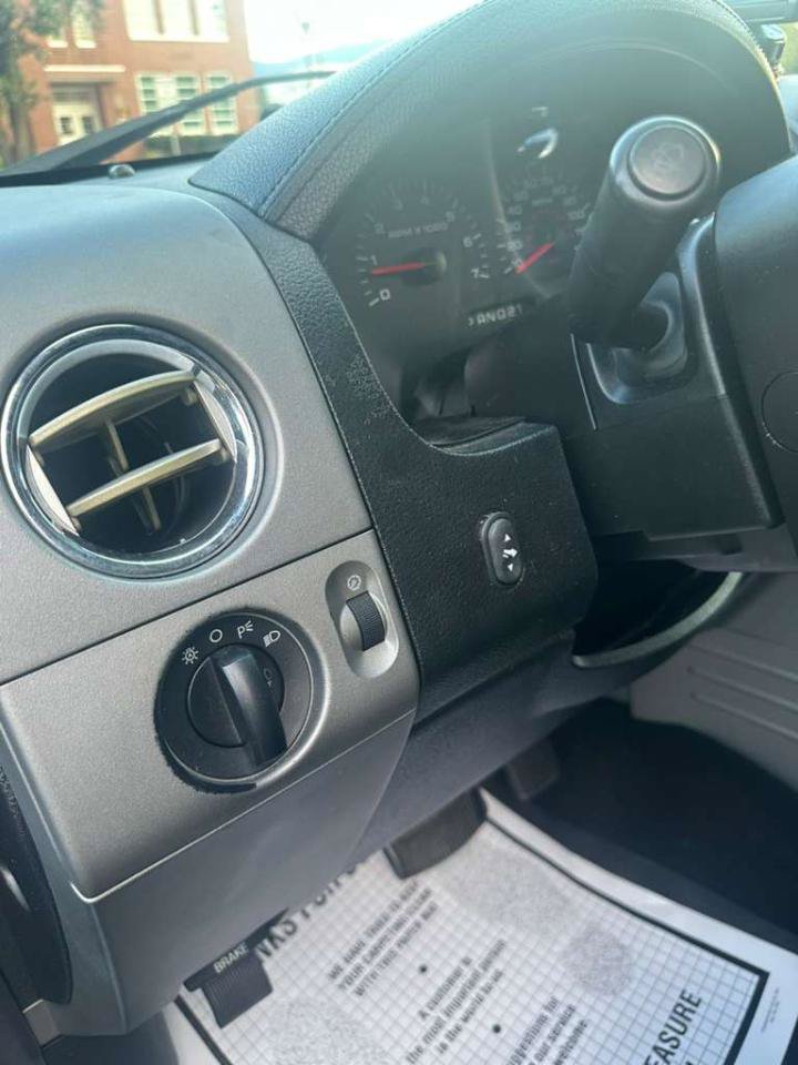 Used 2004 Ford F150 Lariat AWD/4WD image 28