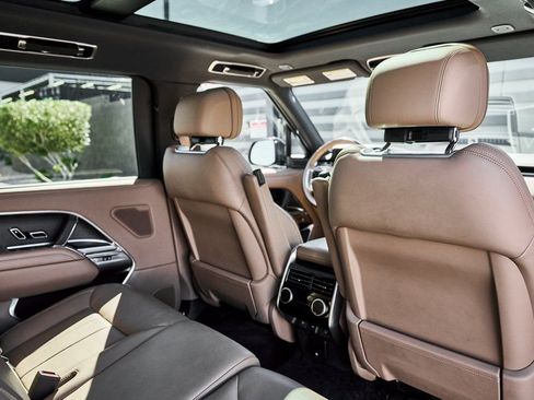 Used 2025 Land Rover Range Rover Long Wheelbase SE image 38