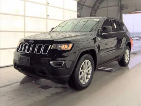 Used 2021 Jeep Grand Cherokee Laredo AWD/4WD image 1