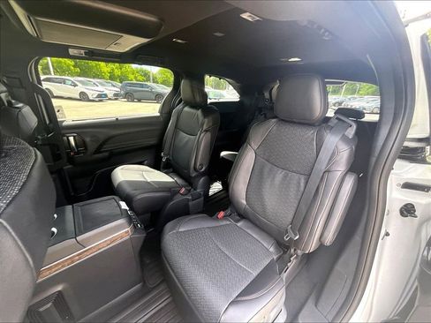 New 2026 Toyota Sienna Platinum AWD/4WD image 15