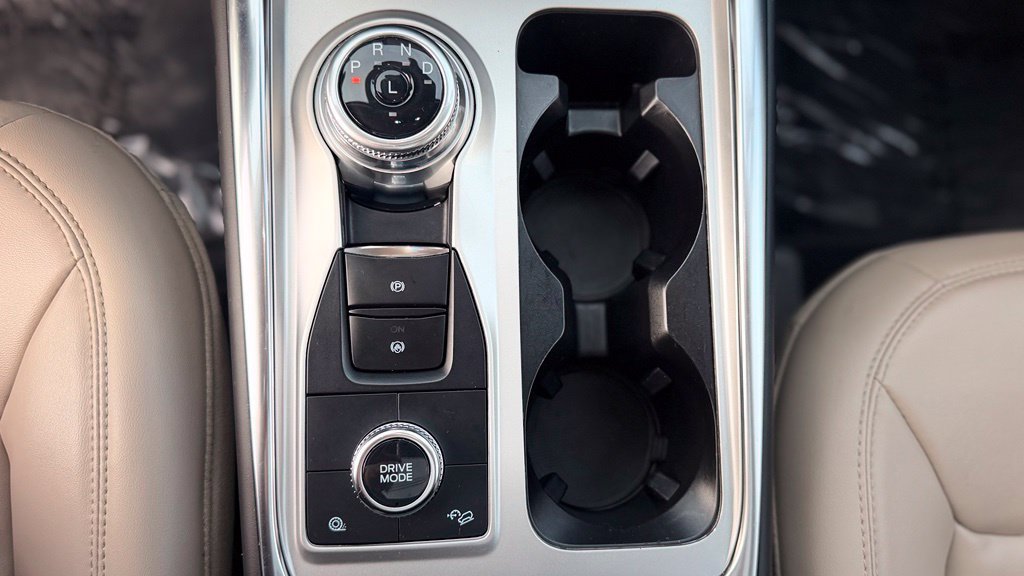 Used 2023 Ford Explorer XLT w/ Equipment Group 202A AWD/4WD image 18