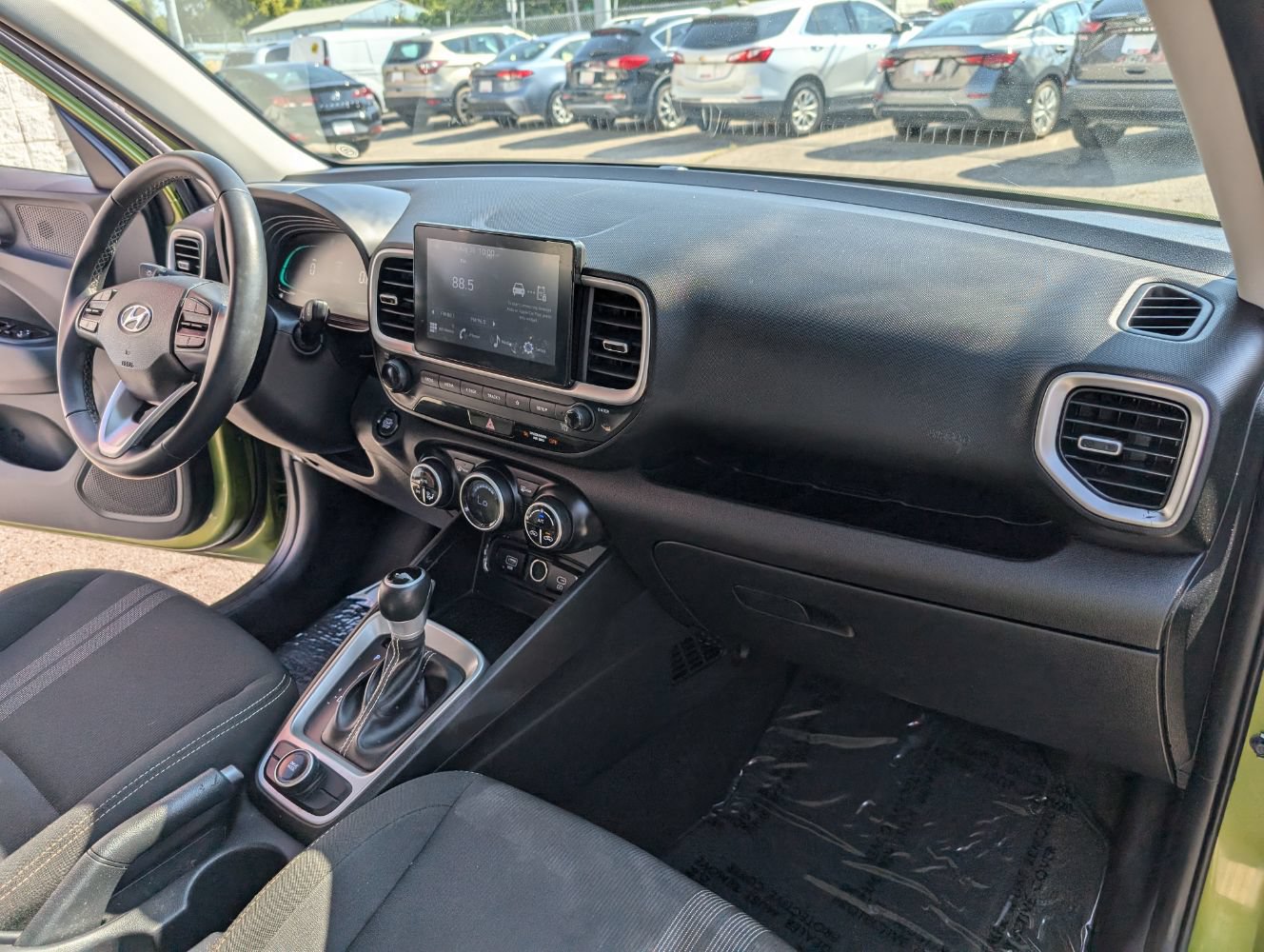 Used 2024 Hyundai Venue SEL FWD image 13