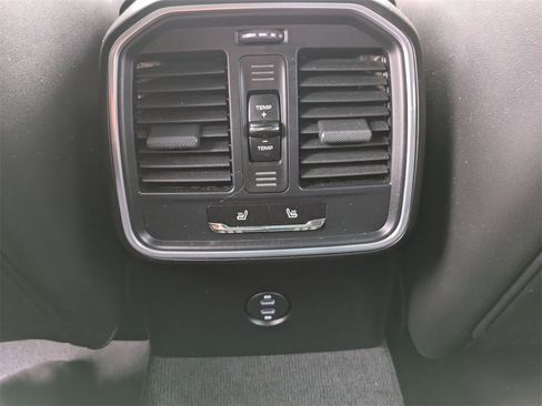 Used 2022 Porsche Macan S image 30