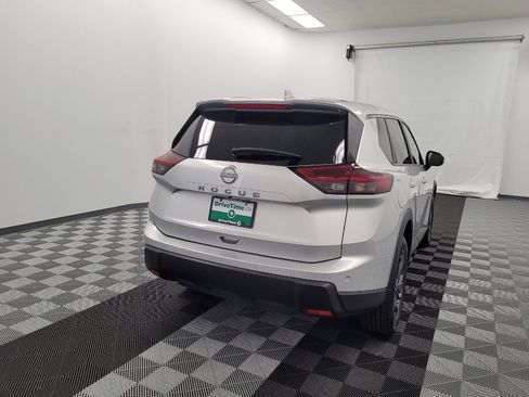 Used 2025 Nissan Rogue SV FWD image 7