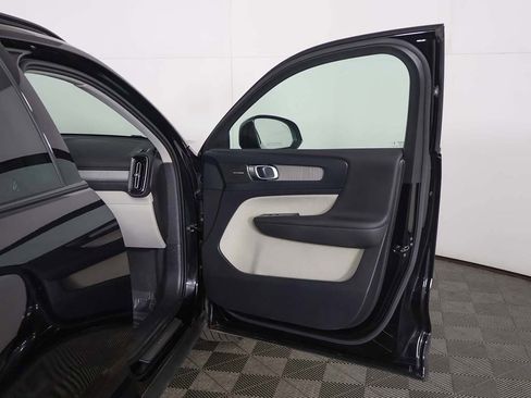 Used 2024 Volvo XC40 B5 Plus w/ Protection Package Premier image 23