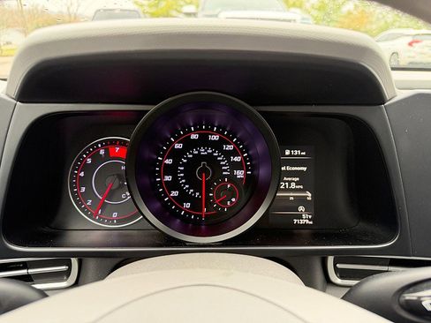 Used 2022 Hyundai Elantra SE image 15