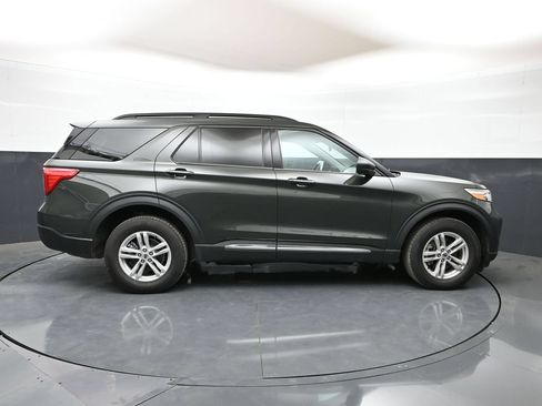 Used 2024 Ford Explorer XLT AWD/4WD image 29