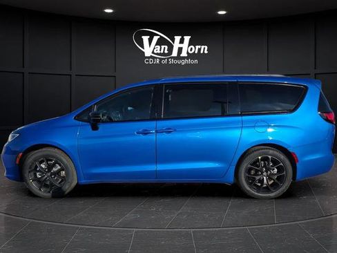 New 2026 Chrysler Pacifica Select w/ S Appearance Package image 11