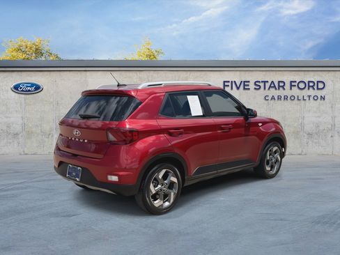 Used 2024 Hyundai Venue Limited FWD image 8