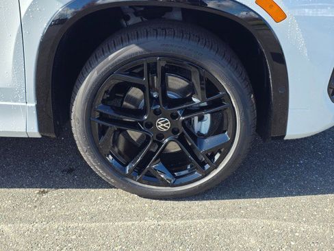 New 2026 Volkswagen Tiguan SE R-Line AWD/4WD image 9