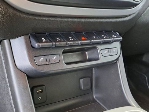 Used 2018 Chevrolet Colorado ZR2 image 16