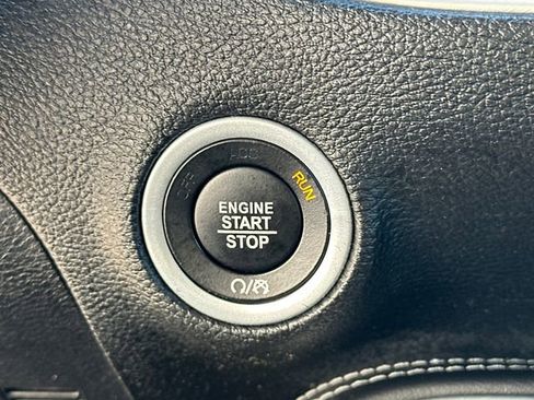 Used 2022 Dodge Challenger SXT image 28