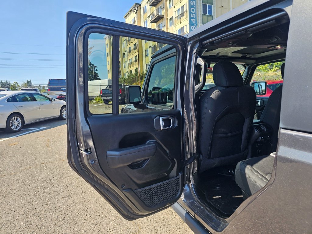 Used 2022 Jeep Gladiator Sport AWD/4WD image 16