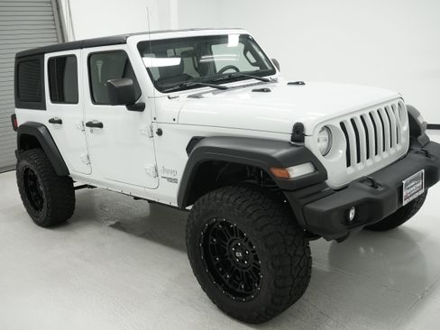 Used 2019 Jeep Wrangler Unlimited Sport S AWD/4WD image 3