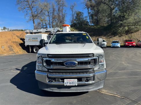 Used 2021 Ford F350 XLT image 2