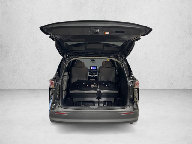 Used 2026 Toyota Sienna LE FWD image 6