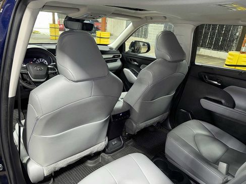 Used 2023 Toyota Highlander XLE image 29