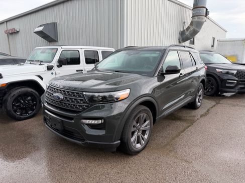 Used 2022 Ford Explorer XLT w/ Equipment Group 202A AWD/4WD image 10