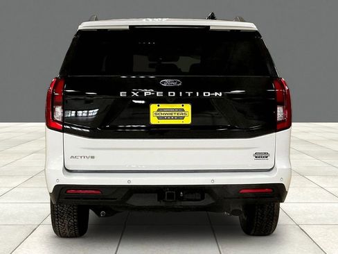 Certified 2025 Ford Expedition Active AWD/4WD image 4