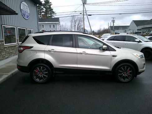 Used 2017 Ford Escape SE w/ Equipment Group 201A FWD image 8