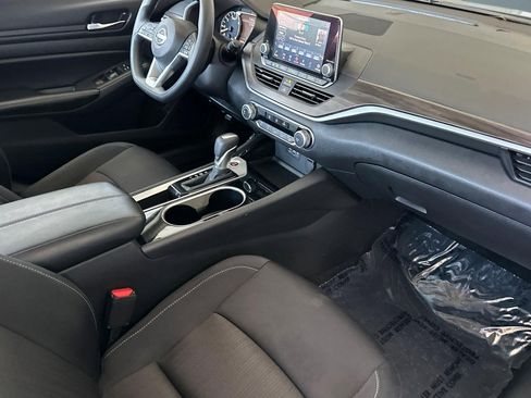 Used 2024 Nissan Altima 2.5 SV FWD image 31