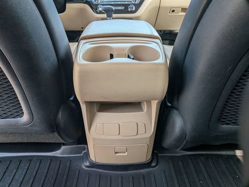 Used 2017 Kia Sedona LX w/ LX Essentials Premium Package FWD image 37