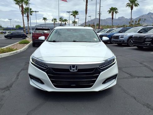 Used 2018 Honda Accord Touring image 9