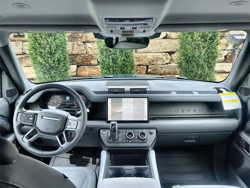 Used 2025 Land Rover Defender 110 S image 12