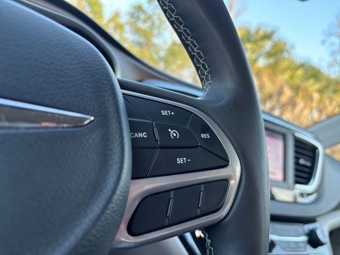 Used 2023 Chrysler Voyager LX image 16