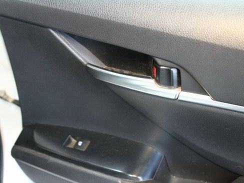 Used 2019 Toyota Camry SE image 10