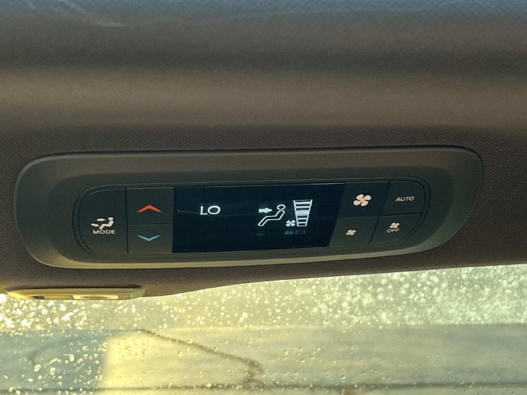 Used 2026 Chrysler Pacifica Limited w/ S Appearance Package FWD image 17