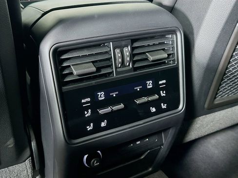 Used 2025 Porsche Cayenne E-Hybrid image 27