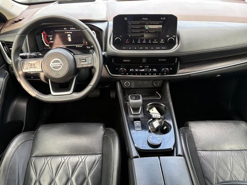 Certified 2021 Nissan Rogue Platinum image 11