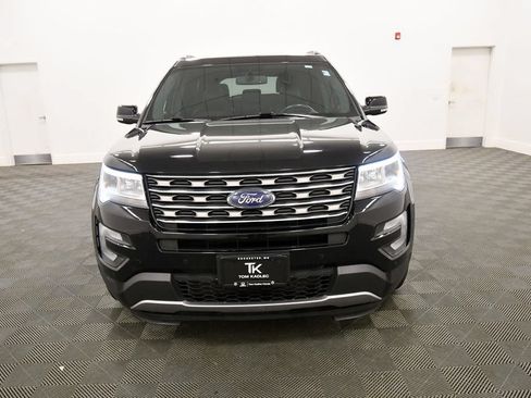 Used 2017 Ford Explorer XLT w/ Equipment Group 202A AWD/4WD image 11