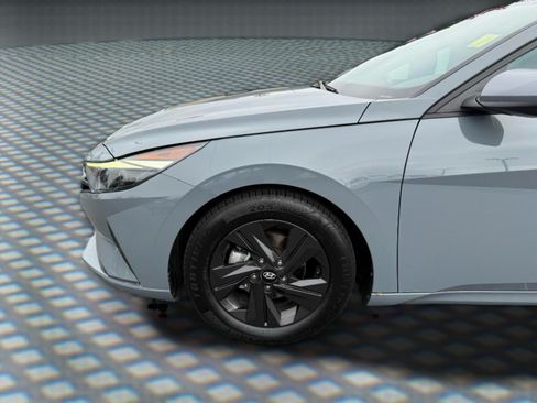 Used 2021 Hyundai Elantra SEL FWD image 11