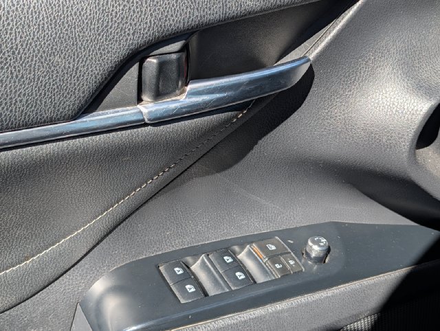 Used 2018 Toyota Camry XSE FWD image 21