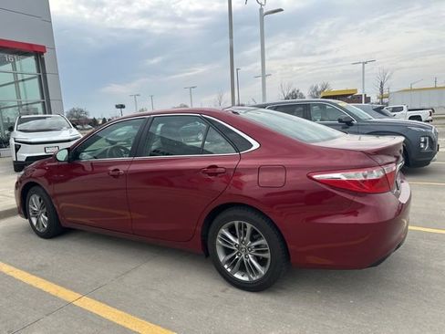 Used 2015 Toyota Camry SE image 2