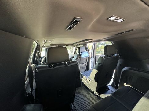 Used 2023 Cadillac Escalade ESV Premium Luxury image 20