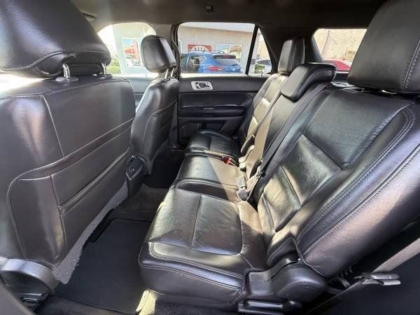 Used 2015 Ford Explorer XLT w/ Equipment Group 202A FWD image 18