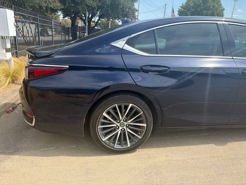 Used 2025 Lexus ES 300h w/ Premium Package FWD image 12