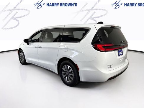 Used 2025 Chrysler Pacifica Select FWD image 29