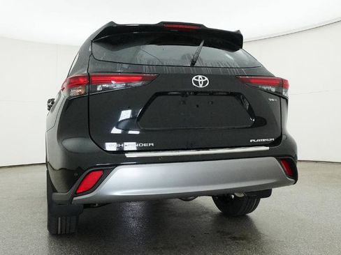 New 2026 Toyota Highlander Platinum AWD/4WD image 2