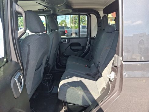 Used 2024 Jeep Gladiator Sport AWD/4WD image 10