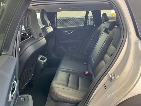 Used 2025 Volvo V60 B5 Cross Country Plus image 25