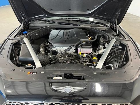 Used 2025 Genesis G70 2.5T RWD image 9