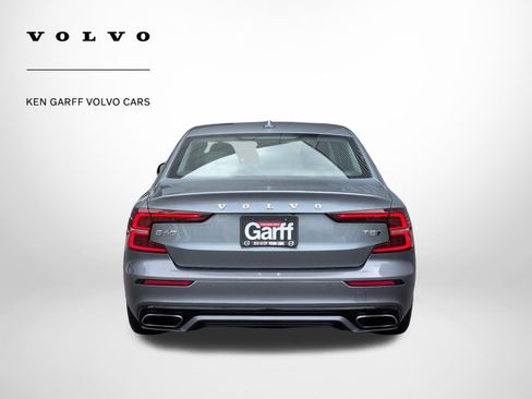 Used 2021 Volvo S60 T5 Momentum w/ Advanced Package image 4