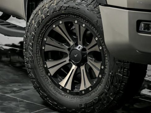 Used 2021 Nissan Titan PRO-4X w/ Pro-4x Convenience Package image 3