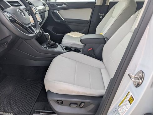 Used 2018 Volkswagen Tiguan SE image 10