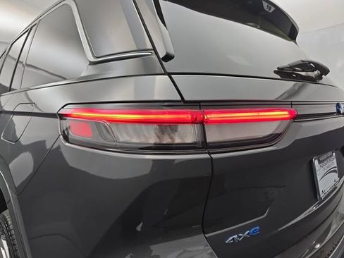 Used 2022 Jeep Grand Cherokee Summit w/ Advanced Protech Group IV image 18