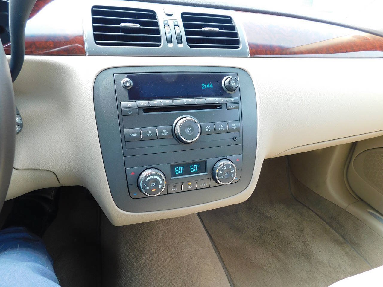 Used 2008 Buick Lucerne CXL w/ Driver Confidence Package FWD image 29